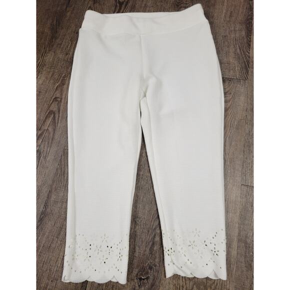 Lily Morgan Large Solid White Eyelet Tulip Trip Cropped Capri Pants Size Large - Picture 1 of 5
